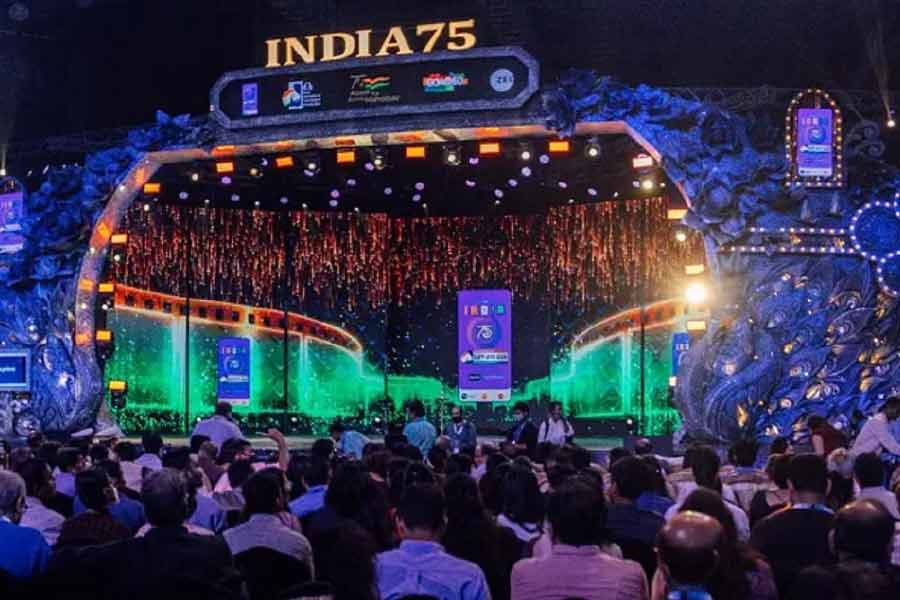 শ্রীধরনের কাহিনি অবাক করেছে তামাম কেরলবাসীকে। এমন কাহিনি নিয়ে সিনেমা হবে না তো আর কোন কাহিনি নিয়ে হবে! ৫৫তম আন্তর্জাতিক গোয়া চলচ্চিত্র উৎসবে প্রদর্শিত হয়েছে শ্রীধরনদের গল্প। পরিচালক জানান, ফেসবুকের পোস্ট দেখেই তিনি সিদ্ধান নেন এ নিয়ে ছবি করবেনই।  