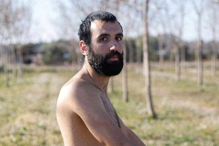 Spanish High Court backs young man on walking naked on road.