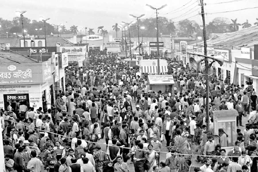 Picture of Kolkata Book Fair in old times.