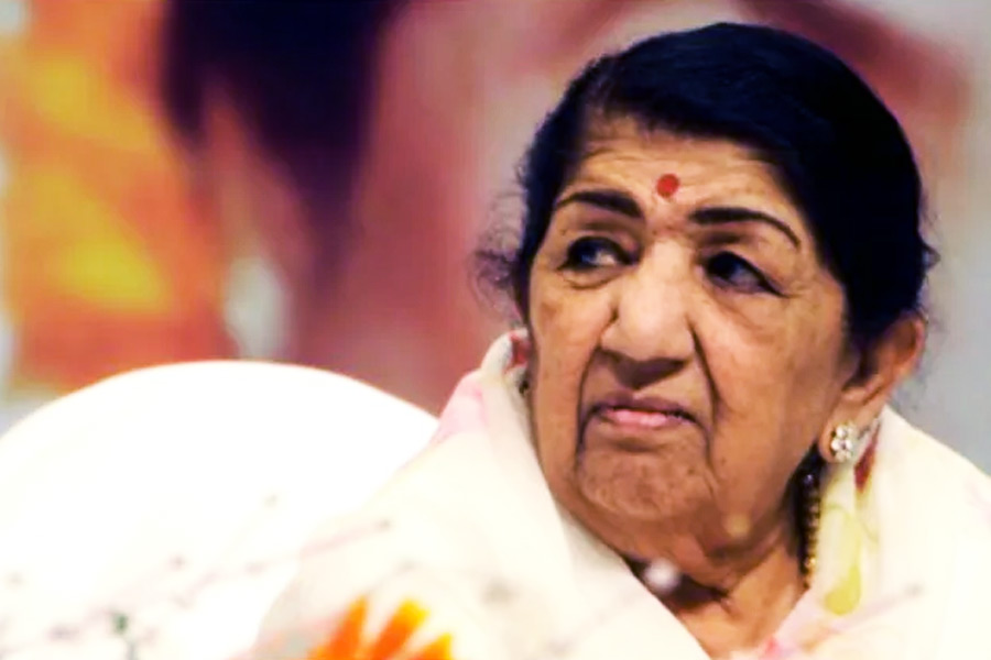 A photograph of Indian singer Lata Mangeshkar.
