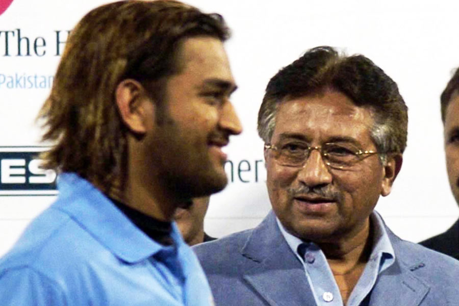 picture of MS Dhoni And Parvez Musharraf