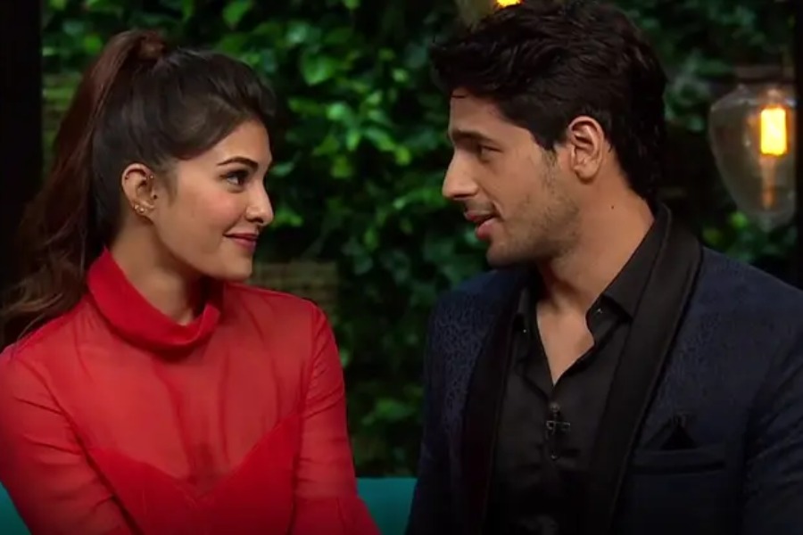 কিন্তু নিকোলের সঙ্গে সিদ্ধার্থের সম্পর্ক বেশি দূর এগোয়নি। বরং কি‌ছু দিন পর অভিনেতার নাম জড়িয়ে পড়ে জ্যাকলিন ফার্নান্ডেজের সঙ্গে। পরবর্তী কালে কর্ণ জোহরের রিয়্যালিটি শোয়ে এসে সিদ্ধার্থ তাঁর সঙ্গে জ্যাকলিনের সম্পর্কের বিষয়টি খোলাসা করেন।