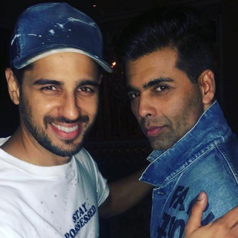 সিদ্ধার্থের সম্পর্ক নিয়ে কম জল্পনা হয়নি বলিপাড়ায়। কর্ণ জোহরের সঙ্গে অভিনেতার বরাবরের ভাল সম্পর্ক। এক সময় রটতে শুরু করে যে, কর্ণের সঙ্গে সম্পর্ক রয়েছে সিদ্ধার্থের।