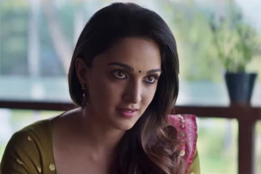 ২০১৮ সালে নেটফ্লিক্সে মুক্তি পেয়েছিল ‘লাস্ট স্টোরিজ়’ ওয়েব সিরিজ়টি। এই ওয়েব সিরিজ়ের একটি গল্পে অভিনয় করেছিলেন কিয়ারা। ওই গল্পের পরিচালনার দায়িত্বে ছিলেন কর্ণ। শুটিং শেষ হওয়ার পর পার্টির আয়োজন করা হয়েছিল। ওই পার্টিতে উপস্থিত ছিলেন সিদ্ধার্থ। সেখানেই তাঁর সঙ্গে কিয়ারার আলাপ হয়।