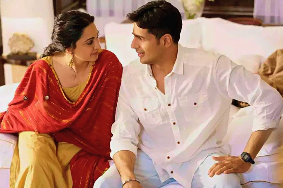 ২০১৯ সালে ইনস্টাগ্রাম অ্যাকাউন্ট থেকে একটি ছবি পোস্ট করেছিলেন কিয়ারা। নতুন বছরে আফ্রিকার একটি অভয়ারণ্যে ঘুরতে গিয়েছিলেন তিনি। সেখান থেকেই নিজের ছবিটি তুলে ইনস্টাগ্রামে পোস্ট করেছিলেন কিয়ারা। একই জায়গা থেকে নিজের ছবি পোস্ট করতে দেখা গিয়েছিল সিদ্ধার্থকেও। বলিপাড়ার অধিকাংশ অনুমান করেছিলেন যে, দুই তারকা সম্পর্কে রয়েছেন, তাই নতুন বছরে নিজেদের মতো সময় কাটাতে একসঙ্গে ঘুরতে গিয়েছিলেন সিদ্ধার্থ এবং কিয়ারা।