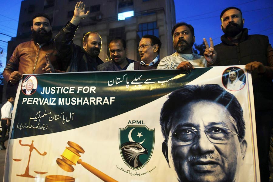 মুশারফের সমর্থনে পাকিস্তানে পথে মিছিল, প্রতিবাদ। 