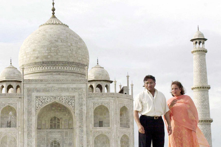 Image of Pervez Musharraf and wife 