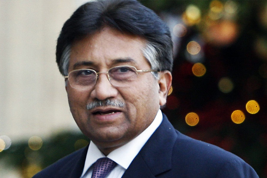 যুদ্ধ চলার সময় ভারতীয় সেনাবাহিনীর বোমাবর্ষণের মুখে পড়েও নাকি ঘাঁটি ছেড়ে পালাননি অকুতোভয় মুশারফ। তার জন্য পাকিস্তান সরকারের তরফে তাঁকে ‘ইমতিয়াজি সনদ’ পদক দেওয়া হয়।