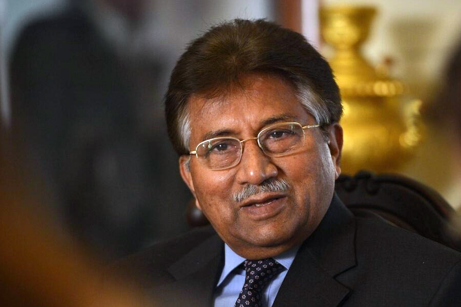 ২০১৭ সালে এক টেলিভিশন সাক্ষাৎকারে মুশারফ জানিয়েছিলেন, তিনি জঙ্গি সংগঠন লস্কর-ই-তৈবার খুব বড় এক জন ভক্ত। মুম্বই হামলার মূল চক্রী হাফিজ সইদের প্রশংসাও শোনা গিয়েছিল তাঁর গলায়।