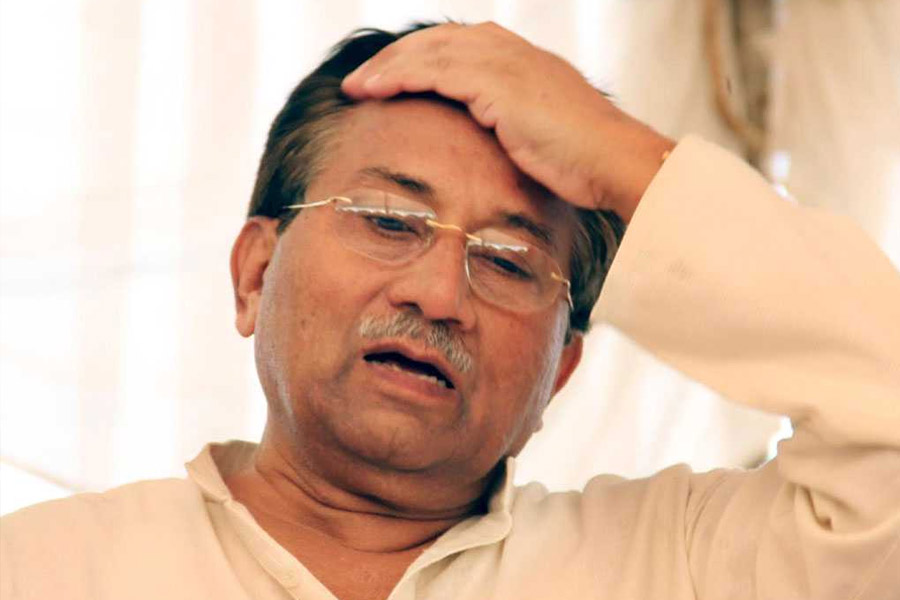 প্রেমজীবনের কথা বলতে গিয়েই বাঙালি প্রণয়ীর কথা জানিয়েছিলেন তিনি। পাকিস্তানের বন্দর শহর করাচিতে থাকার সময় তৎকালীন পূর্ব পাকিস্তানের বাসিন্দা, এক বাঙালি তরুণীর সঙ্গে প্রেম হয়েছিল তাঁর। যদিও বাড়ি বদলের সময় হারিয়ে যান সেই প্রেমিকা, হারিয়ে যায় তরুণবেলার প্রেমও।