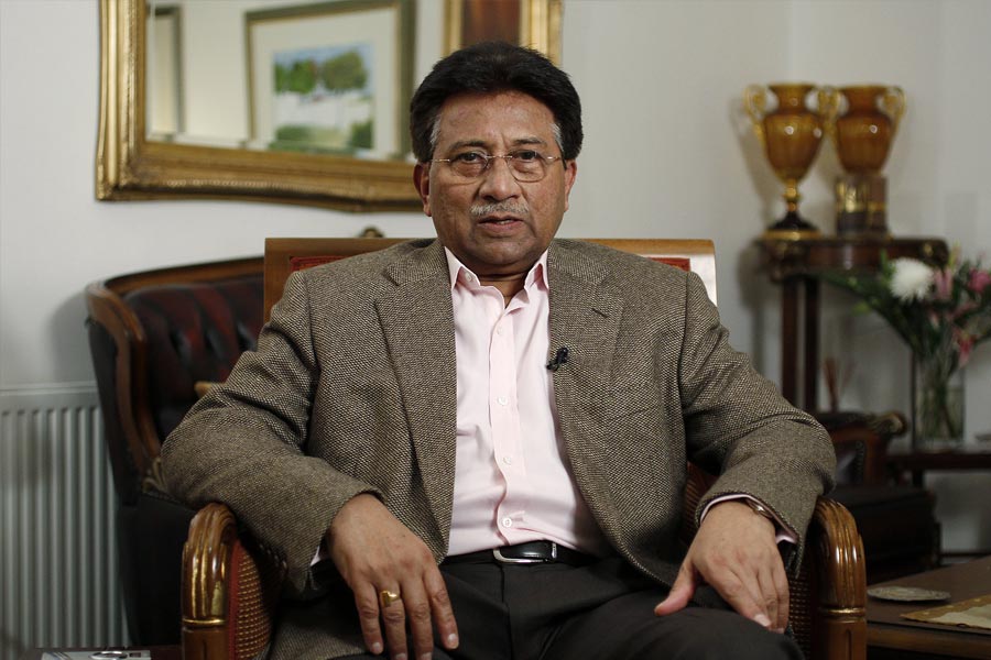 আত্মজীবনীতে মুশারফ লেখেন, ‘‘ও এখন সুখী দাম্পত্য কাটাচ্ছে। থাকে বাংলাদেশে।’’ কিন্তু ওই বাঙালি প্রেমিকার নাম কখনও জনসমক্ষে আনেননি কূটনীতিক মুশা। দ্বিতীয় প্রেমিকাকে নিয়ে আত্মজীবনীতে যে কয়েক লাইন লিখেছেন, সেখানে শুধু ‘বাঙালি’ শব্দের উল্লেখ রেখেছেন। আর জানিয়েছেন কী ভাবে এই প্রেম হয়েছিল।