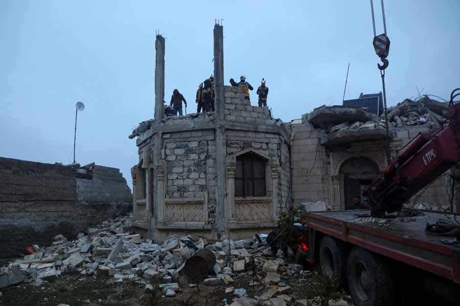 ১৯৩৯ সালের পর তুরস্ক এমন ভয়াবহ ভূকম্প দেখেনি। ভূমিকম্পের ফলে প্রচুর ক্ষয়ক্ষতির সম্মুখীন হয়েছে তুরস্ক এবং সিরিয়া। উদ্ধার হচ্ছে একের পর এক মৃতদেহ। কোনও কোনও পরিবারে সকল সদস্যের মৃত্যু হয়েছে। শোকপালন করবেন বলেও আত্মীয়-পরিজন নেই অনেকের।