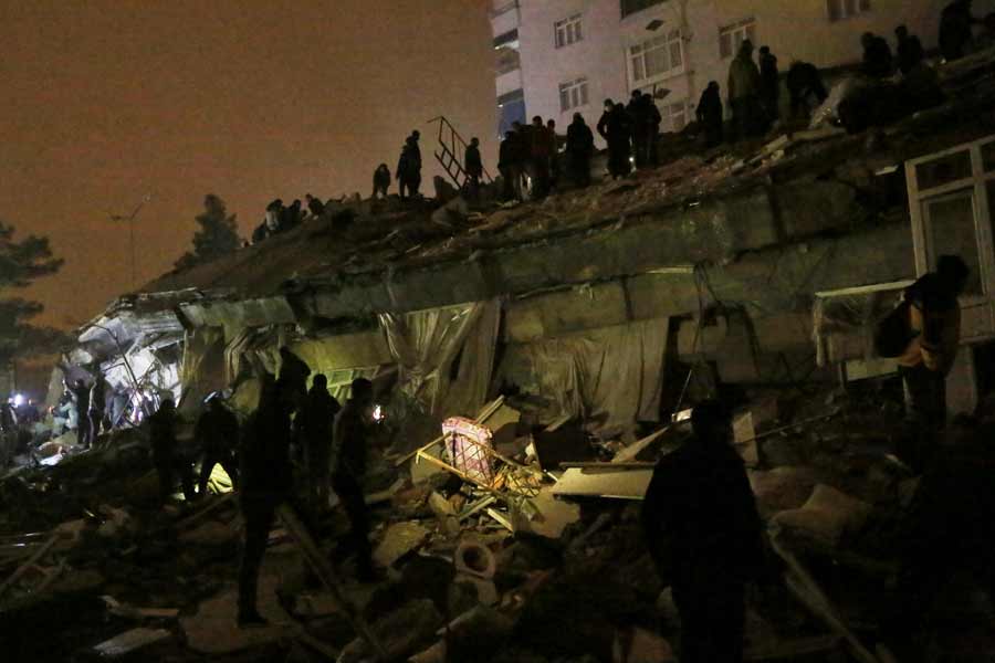 এই ঘটনা তুরস্কবাসীদের ১৯৩৯ সালের ভূমিকম্পের স্মৃতি ফিরিয়ে দিয়েছে। সেই ভূকম্পের ফলে প্রায় ৩০ হাজার মানুষ মারা গিয়েছিলেন।