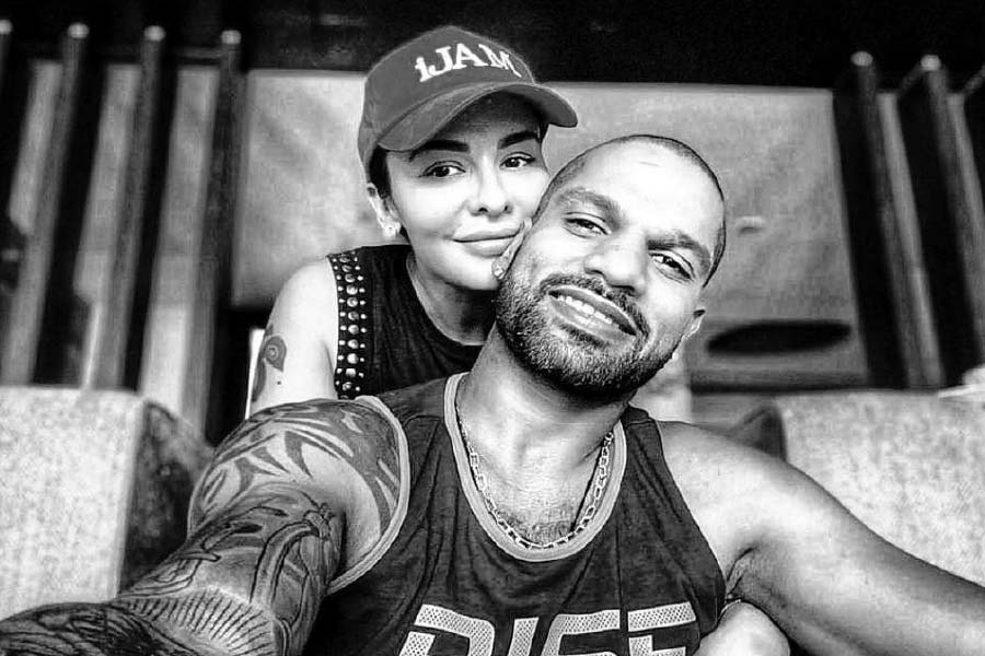 Picture of Aesha Mukerji and Shikhar Dhawan