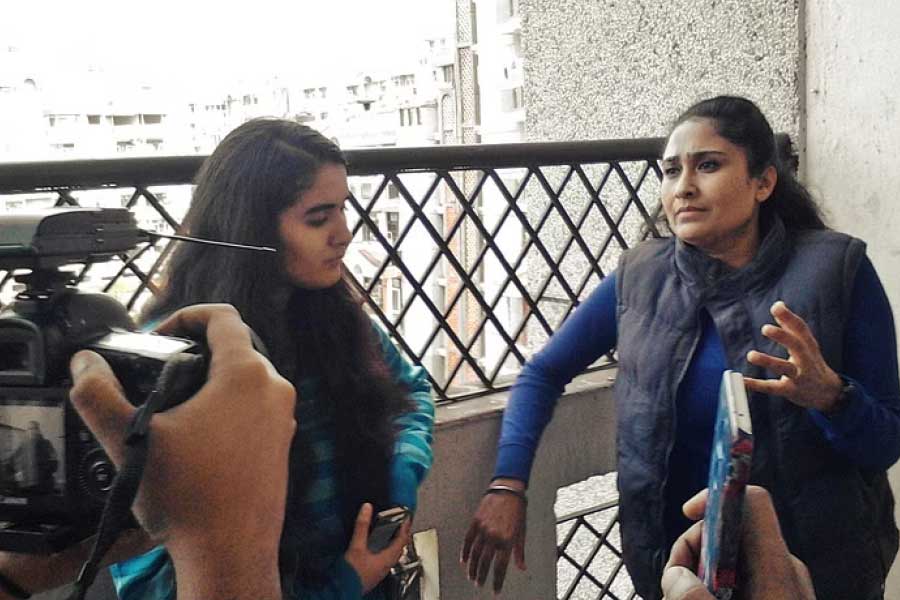 ছোট থেকেই মেধাবী পড়ুয়া হিসাবে পরিচিতি ছিল ইনায়েতের। প্রয়াত জেনারেলের কন্যাকে লোভনীয় চাকরির প্রস্তাব দিয়ে রেখেছিল হরিয়ানা সরকার।