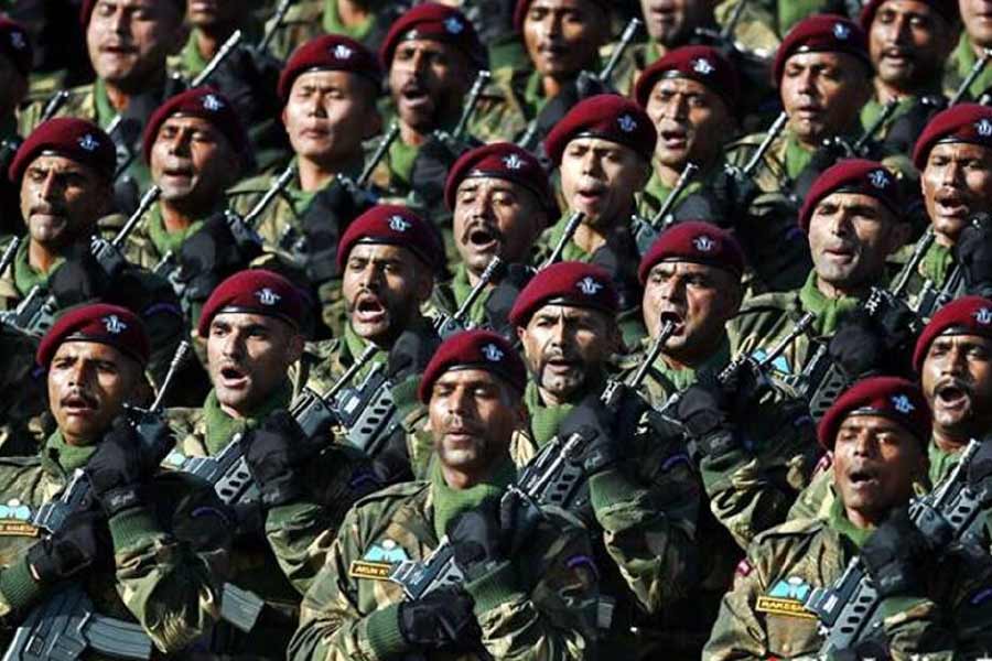 স্বামীকে চিরতরে হারানোর পর অনেক কষ্ট করে একমাত্র সন্তান ইনায়েতকে বড় করে তোলেন শিবানী। তবে কঠিন দিনগুলোয় তাঁদের পাশে ছিল ভারতীয় সেনা।