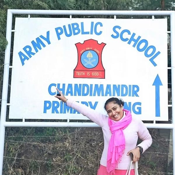 ইনায়েত শিবানীকে রাজ্যেই থেকে যাওয়ার কথা বললে, একমাত্র মেয়ে মায়ের উদ্দেশে প্রশ্ন করেছিল, “আমি ছেলে হলে তুমি কি এটা বলতে পারতে, মা?” মেয়ের এই প্রশ্নের কোনও জবাব ছিল না মায়ের কাছে।