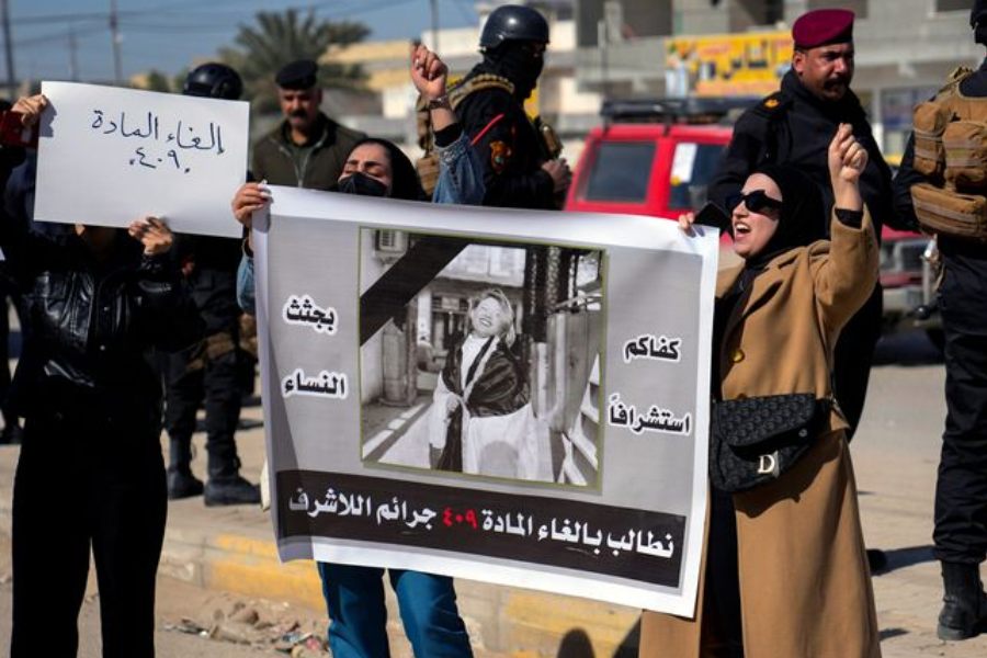 এর পরেই খবরটি ছড়িয়ে পড়ে আগুনের গতিতে। দেশের ইউটিউব প্রভাবীর মৃত্যুর খবর এবং মৃত্যুর ধরনে চমকে যান ইরাকের মানুষ। মেয়েরা প্রতিবাদে প্ল্যাকার্ড হাতে পথে নামেন। বিক্ষোভের তীব্রতা ছড়িয়ে পড়ে সমাজমাধ্যমেও।