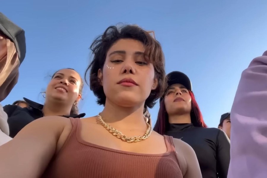 টিবার ভিডিয়োয় যেমন তাঁর খোলামেলা পোশাকের ছবি থাকত, তেমনই প্রেমিকের সঙ্গে বিভিন্ন মুহূর্তের দৃশ্যও থাকত। সেই সব মুহূর্তের বেশ কিছু তাঁদের একান্ত যাপনেরও।