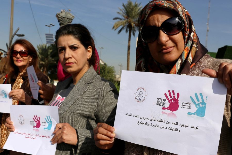 ইরাকের মেয়েরা এই নিয়েই প্রশ্ন তুলেছেন। তাঁরা বলেছেন, ‘‘আমাদের সমাজে মহিলারা আসলে কিছু পুরুষের অহং আর পিছিয়ে পড়া রীতির খাঁচায় বন্দি। মেয়েদের বাঁচানোর জন্য যে হেতু যথাযথ আইন এবং সরকারি উদ্যোগের অভাব রয়েছে, তাই এ ভাবেই নিজেদের বাড়িতেই অত্যাচারিত হতে হয় মেয়েদের।’’