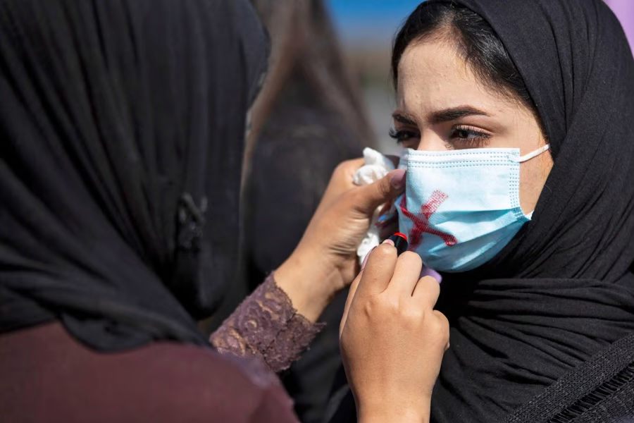 এই দাবিতে রবিবারও বাগদাদে পথে নেমেছিলেন ইরাকের মেয়েরা। বিশ্ব জুড়ে উঠেছে টিবার সুবিচারের দাবি। তবে তাঁদের সেই দাবিরও জবাব আগেই দিয়েছেন টিবার বাবা।