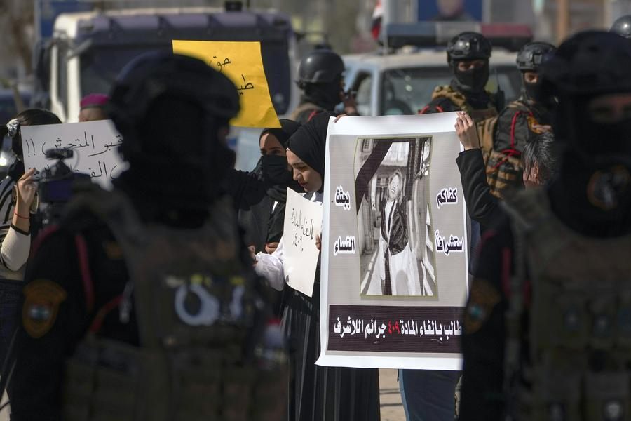 বিশেষজ্ঞরা বলছেন, টিবার বাবা তাঁর স্বীকারোক্তিতে জানিয়েছেন, তিনি পরিবারের সম্মানরক্ষায় হত্যা করেছেন মেয়েকে। ইউটিউবারকে হত্যার অপরাধে যদি বা তিনি শাস্তি পান, তবে সেই শাস্তিও কম হবে। কারণ ইরাকে সম্মানরক্ষায় কোনও অপরাধ করলে অপরাধীকে কম সাজা দেওয়া হয়।