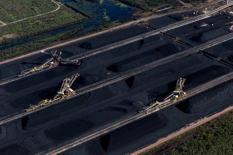 আদানির দখলে রয়েছে অস্ট্রেলিয়ার অন্যতম বৃহত্তম কয়লা খনি কারমাইকেল। আদানিরাই এই কয়লা খনির মালিক। প্রতিবেদনে প্রকাশিত রিপোর্ট অনুযায়ী, অস্ট্রেলিয়ার এই কয়লা খনি আগামী তিন দশকের জন্য বার্ষিক ১০ মিলিয়ন টন কয়লা জোগান দিতে পারে।