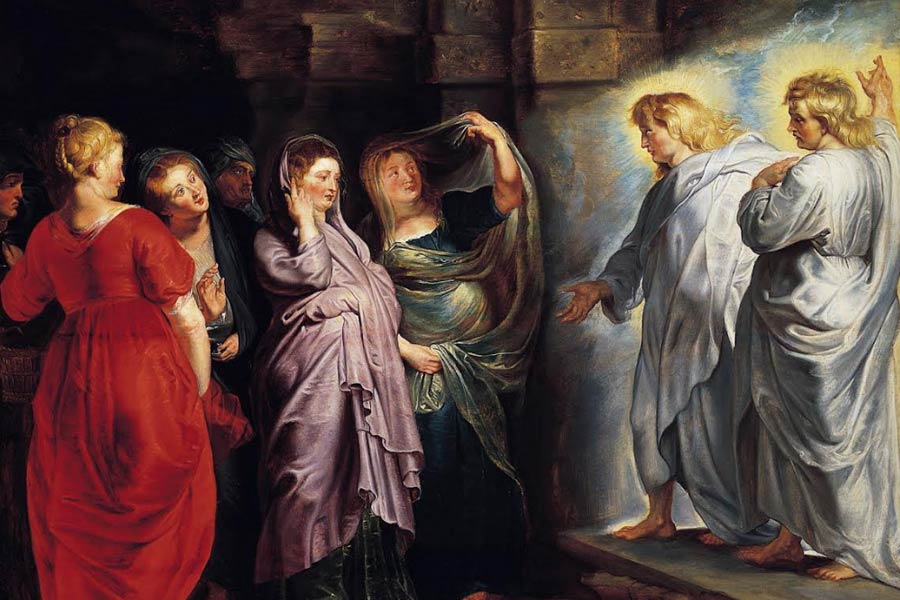 গোলাপকে গুপ্ত জ্ঞানের প্রতীক হিসেবেও দেখেন পশ্চিমের গোপন ধর্মীয় উপাসক সম্প্রদায়ের একাংশ। পাপড়ির পরতের পর পরত পার হয়ে অন্তঃস্থলে পৌঁছতে হয়, যে ভাবে একের পর এক পর্দা সরাতে সরাতে জ্ঞান উন্মোচিত হয়, সে ভাবেই তাঁরা দেখতে চান গোলাপকে। এর মধ্যে অবশ্যই রয়েছে মেরি ম্যাগডালেনকে গোলাপ হিসাবে বর্ণনা করার বিষয়টি। গুপ্ত সমিতিগুলির অধিকাংশই বিশ্বাস করে, বাইবেলে গ্রন্থিত জিশুর উপদেশাবলির বাইরে আরও কিছু গোপন সাধন মার্গের কথা বলা হয়েছিল। কিন্তু পোপতন্ত্রের প্রতিপত্তি সেই সব উপদেশাবলিকে প্রকাশ্যে আসতে বাধা দেয়। তাই বহু গুপ্তসমিতির প্রতীকেও গোলাপের ছবি দেখা যায়। সঙ্গের ছবিটি ফ্লেমিশ শিল্পী পিটার পল রুবেন্সের আঁকা ‘থ্রি মেরিজ অ্যাট দ্য টুম্ব’ এখানে ম্যাগডালেনকে লাল পোশাকে আঁকা হয়েছে। লাল অবশ্যই গোলাপের অনুষঙ্গ বহন করে।