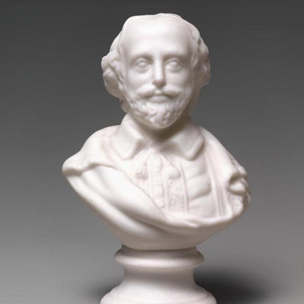 ইংরেজ কবি, নাট্যকার উইলিয়াম শেক্সপিয়রের কাব্যে এবং নাটকে বার বার এসেছে গোলাপের প্রসঙ্গ। “গোলাপকে যে নামেই ডাকা হোক না কেন, সে তার সুগন্ধ বিতরণ করবেই”-এর মতো উক্তি বা তাঁর লিখিত চতুর্দশপদীগুলির বিভিন্ন পঙ্ক্তিতে ছড়িয়ে থাকা গোলাপের উপমা থেকে অনেকেই রোজিক্রুশিয়ানদের দলে ঠেলে দেন। ড্যান ব্রাউনের সূত্র ধরে অনেকে তো আবার শেক্সপিয়রকে ম্যাগডালেন উপাসক হিসেবেও ধরে নেন। তবে আপাতদৃষ্টিতে শেক্সপিয়রের রচনায় গোলাপ কখনও সুন্দর, কখনও লালসা আবার কখনও রহস্যময় অনুষঙ্গ নিয়ে আসে।  আর তা ছাড়া শেক্সপিয়রের জীবনের প্রথম ভাগটি কেটেছিল টিউডর বংশীয় রাজ্ঞী প্রথম এলিজাবেথের আমলে। টিউডরদের প্রতীক ছিল লাল গোলাপ। 