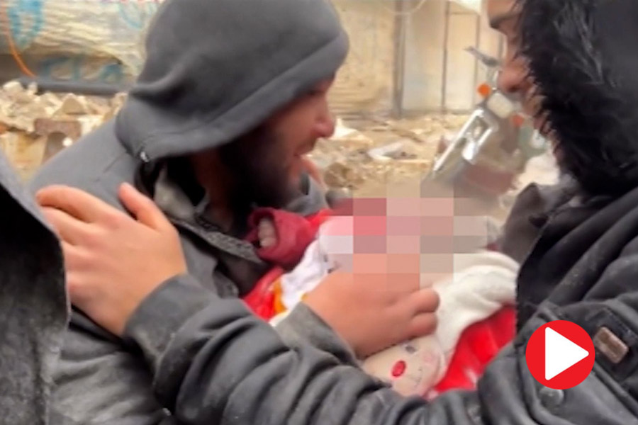 father cried holding dead body of infant in Syria.