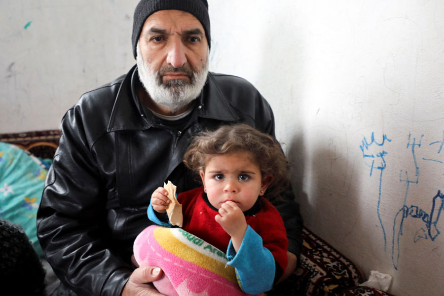 আপাতত ইসমাইল রয়েছে একটি শিবিরে। সেখানে তার দেখভাল করছেন তার এক কাকা। তিনি জানিয়েছেন, ইসমাইলের মা অন্তঃসত্ত্বা ছিলেন। মাস চারেক পরেই সন্তান হওয়ার কথা ছিল তাঁর।