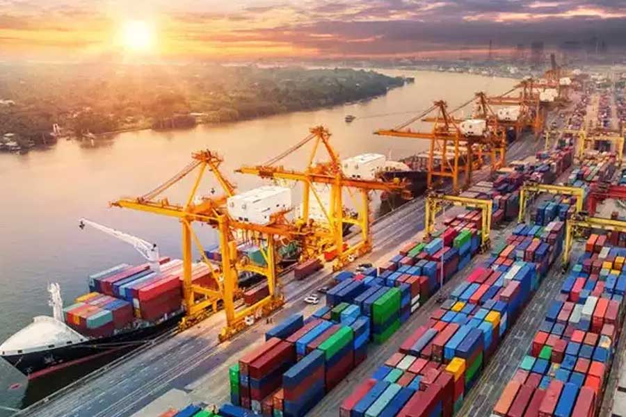 আদানি পোর্ট জানিয়েছে, এ বছর তাদের মোট আয় ১৭ শতাংশ বেড়ে হয়েছে ৪,৭৮৬ কোটি টাকা। আগের বছর এই ত্রৈমাসিকে সেই অঙ্ক ছিল ৪,০৭২ কোটি টাকা। 