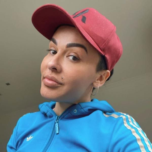 বিচারক রায় দিয়ে জানিয়েছেন, শিখরের বন্ধু, আত্মীয়, সতীর্থ— কারও কাছে কোনও মেসেজ পাঠাতে পারবেন না আয়েশা। সমাজমাধ্যমেও কিছু লিখতে পারবেন না তিনি। কারণ, শুধুমাত্র এক জনের অভিযোগের ভিত্তিতে কারও চরিত্রহনন করা যায় না।  