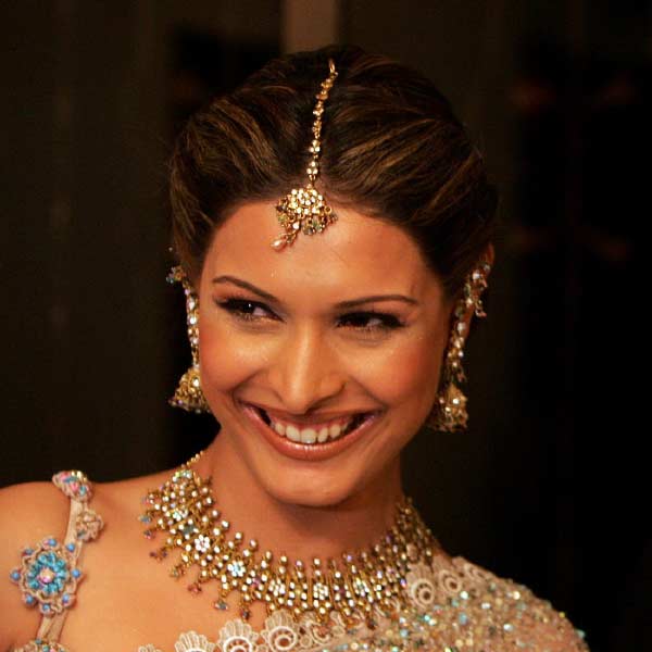 শিখরের মতো বিপাকে প্রাক্তন ক্রিকেটার বিনোদ কাম্বলিও। তাঁর স্ত্রী আন্দ্রেয়া কাম্বলির অভিযোগ, মত্ত অবস্থায় তাঁকে মারধর করেছেন কাম্বলি। রেহাই দেননি তাঁদের ছেলেকেও। গত শনিবার বান্দ্রা থানায় এই নিয়ে অভিযোগ করেন আন্দ্রিয়া। কাম্বলির বিরুদ্ধে এফআইআর দায়ের হয়েছে।