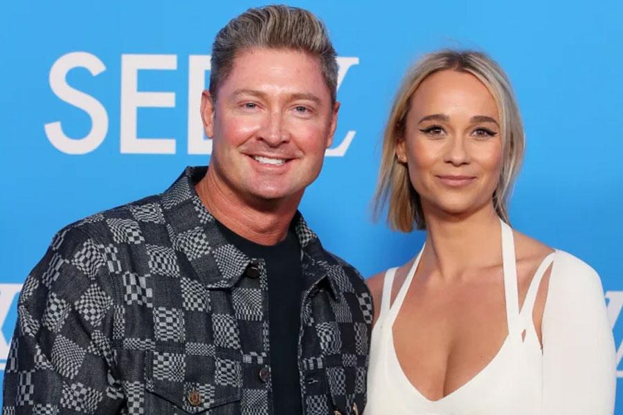 গত ১০ জানুয়ারি অস্ট্রেলিয়ার নুসায় একটি রেস্তোরাঁয় এই কাণ্ড ঘটেছে। রেস্তরাঁর বাইরে দাঁড়িয়ে গোটা ঘটনা ক্যামেরাবন্দি করেন এক জন। বান্ধবী ইয়ারবরো অভিযোগ করেন, প্রাক্তন বান্ধবী পিপ এডওয়ার্ডসের সঙ্গে এখনও সম্পর্ক রয়েছে ৪১ বছরের মাইকেলের। মাইকেল বার বার অভিযোগ অস্বীকার করেন। তখন বান্ধবী চড় মারেন বিশ্বকাপজয়ী অস্ট্রেলীয় ক্রিকেটারকে।