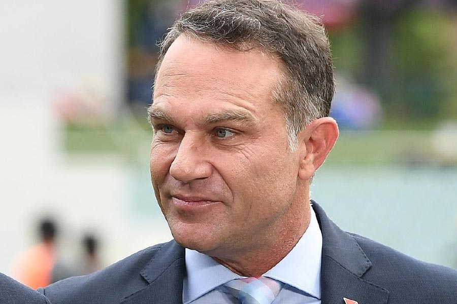 প্রাক্তন সঙ্গীর অভিযোগের ভিত্তিতে জেল যেতে হচ্ছিল আর এক অস্ট্রেলীয় ক্রিকেটারকে। তিনি মাইকেল স্লেটার। সিডনির আদালত নির্দেশ দিয়েছিল, ১২ মাস চিকিৎসা করাতে হবে স্লেটারকে।