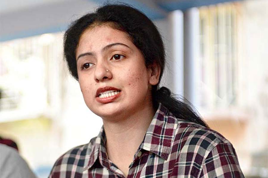 সেই অভিযোগ প্রমাণিত হয়নি। তবে কলকাতা হাই কোর্ট সম্প্রতি নির্দেশ দিয়েছে, প্রতি মাসে হাসিনকে ১ লক্ষ ৩০ হাজার টাকা দিতে হবে শামিকে।