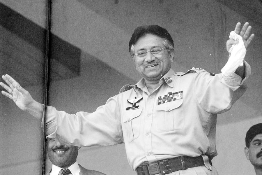 Picture of Pervez Musharraf.