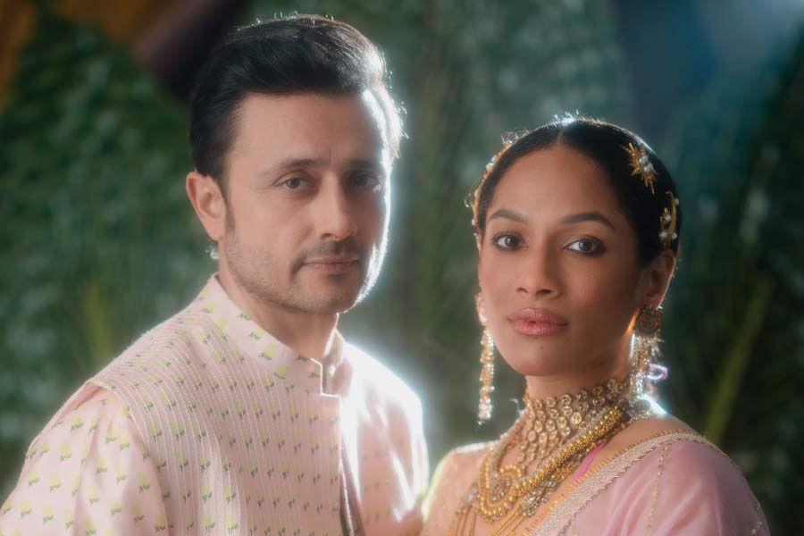 A photograph of Satyadeep Mishra and Masaba Gupta.