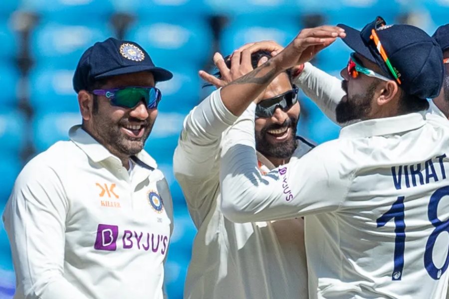rohit sharma and virat kohli celebrates after a wicket