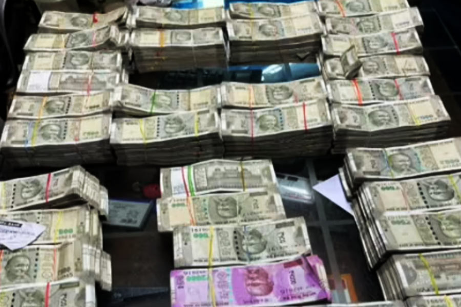 image of money recovered by ED from ballygunj 