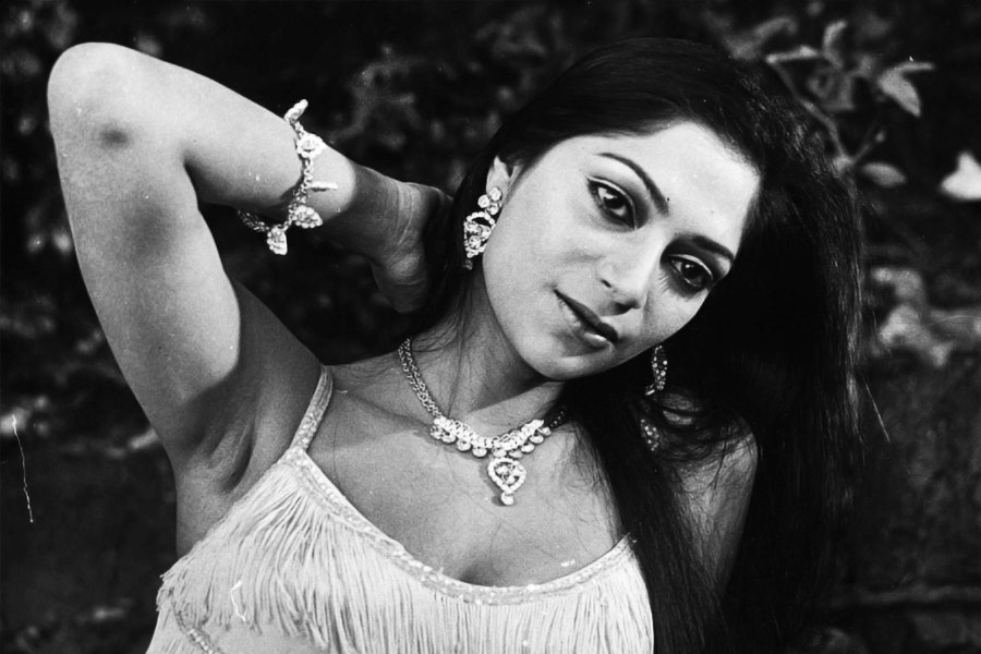  Simi Garewal
