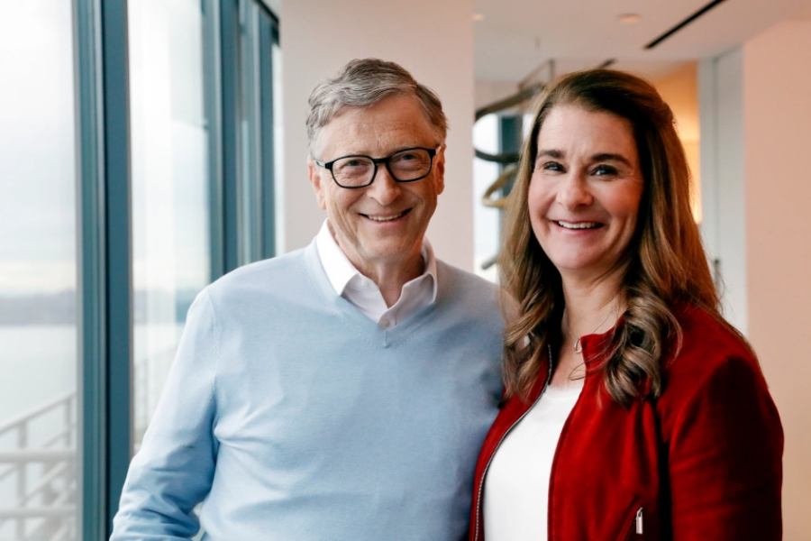 বিল তাঁর প্রাক্তন স্ত্রী মেলিন্ডা গেটসের সঙ্গে সম্পর্কে ইতি টেনেছেন ২০২১ সালে। পলাও তাঁর স্বামীকে হারান ২০২১-এই। 