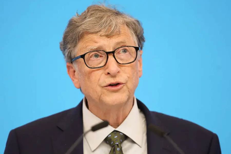 অন্য দিকে, বিলের বিরুদ্ধেও যৌন হেনস্থার অভিযোগ এনেছিলেন তাঁর সংস্থার এক ইঞ্জিনিয়ার। ২০২১ সালে মেলিন্ডার সঙ্গে সম্পর্কচ্ছেদের সময়েও বিল বিবাহ-বহির্ভূত সম্পর্কের কথা স্বীকার করেন। এমনকি, একটি সূত্রে এমনও জানা যায় যে, বিল নিজের সংস্থার এক আর এক কর্মীকে তাঁর সঙ্গে একটা দিন কাটানোর প্রস্তাব দিয়েছিলেন। 