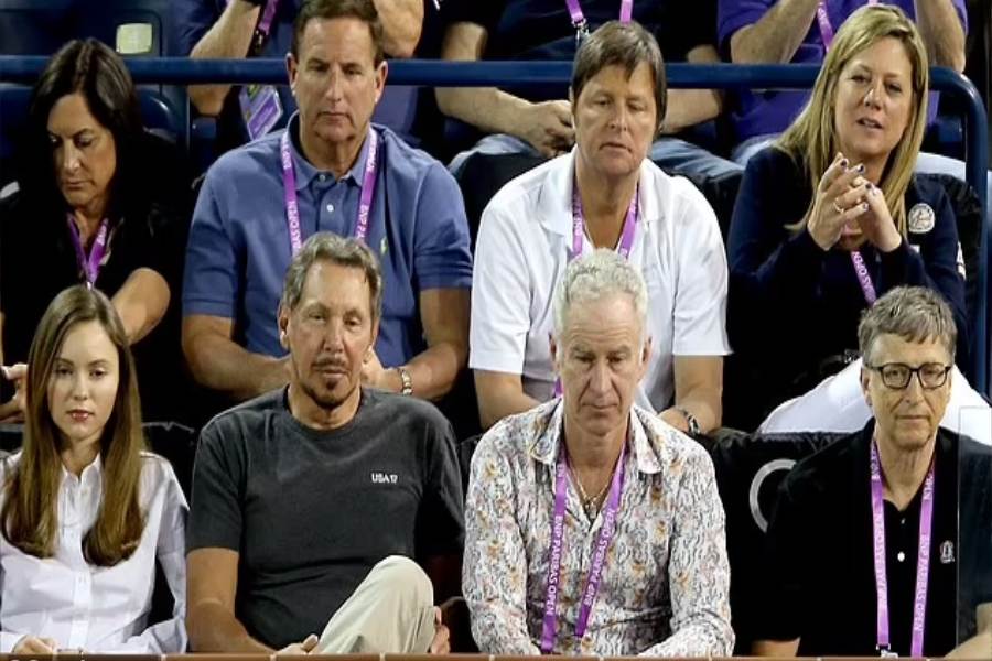 পলা আদ্যোপান্ত টেনিস ভক্ত। মার্কও তাঁর কলেজ জীবনে ছিলেন টেনিসের কৃতী খেলোয়াড়। রিপোর্ট বলছে, পলার সঙ্গে বিলকেও বহু বার দেখা গিয়েছে টেনিস ম্যাচের গ্যালারিতে। 