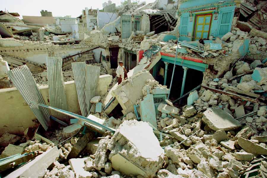 এনডিএমএ ভূমি বিজ্ঞান মন্ত্রকের অধীনে থাকা একটি  নোডাল সংস্থা। এনডিএমএ ভূমিকম্পের তীব্রতা মাপার কাজ করে। সেই কার্যকলাপ পর্যবেক্ষণের জন্য সারা দেশে এনডিএমএ-এর ১১৫টি পর্যবেক্ষণ কেন্দ্র রয়েছে।