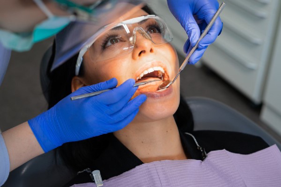Symbolic image of dentist 
