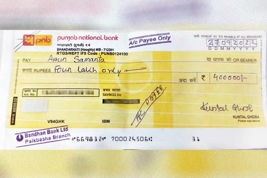 Picture of the bounce cheque signed by Kuntal Ghosh.