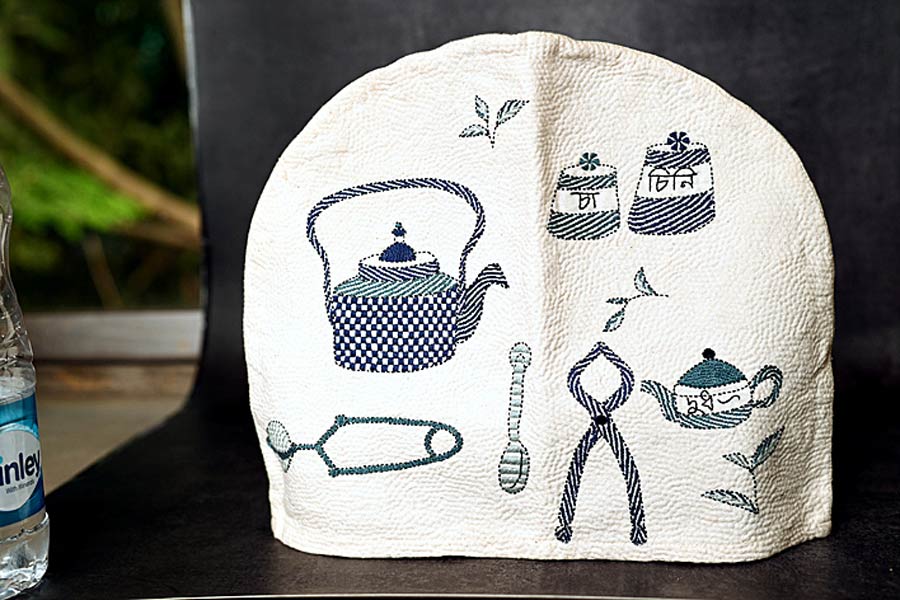 কুইল্টিং করা টি কোজ়ি।