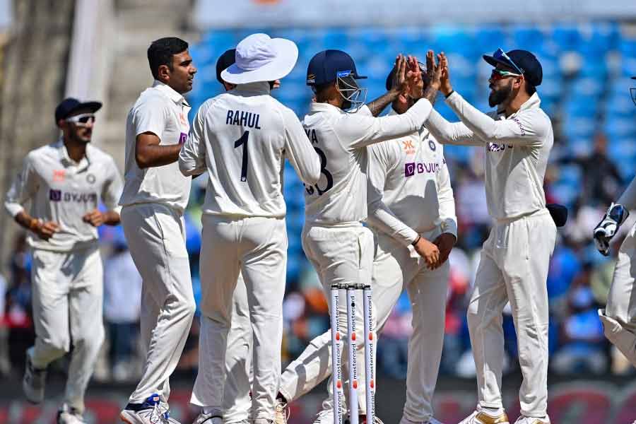 Indian players celebrate after Australia\\\'s wicket falls